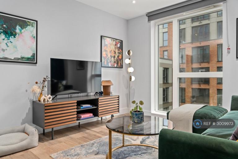 Studio flat in Marketfield Road, Redhill, RH1 (#3009973)