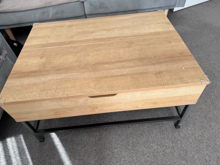 Coffee table - expandable pine effect