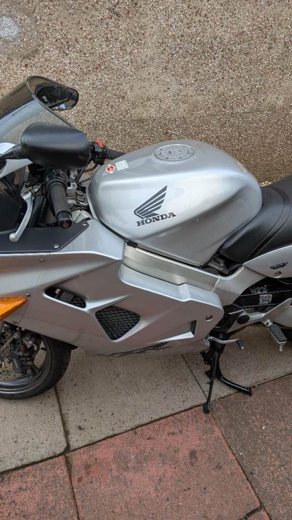Honda Vfr800 2001 1yr Mot