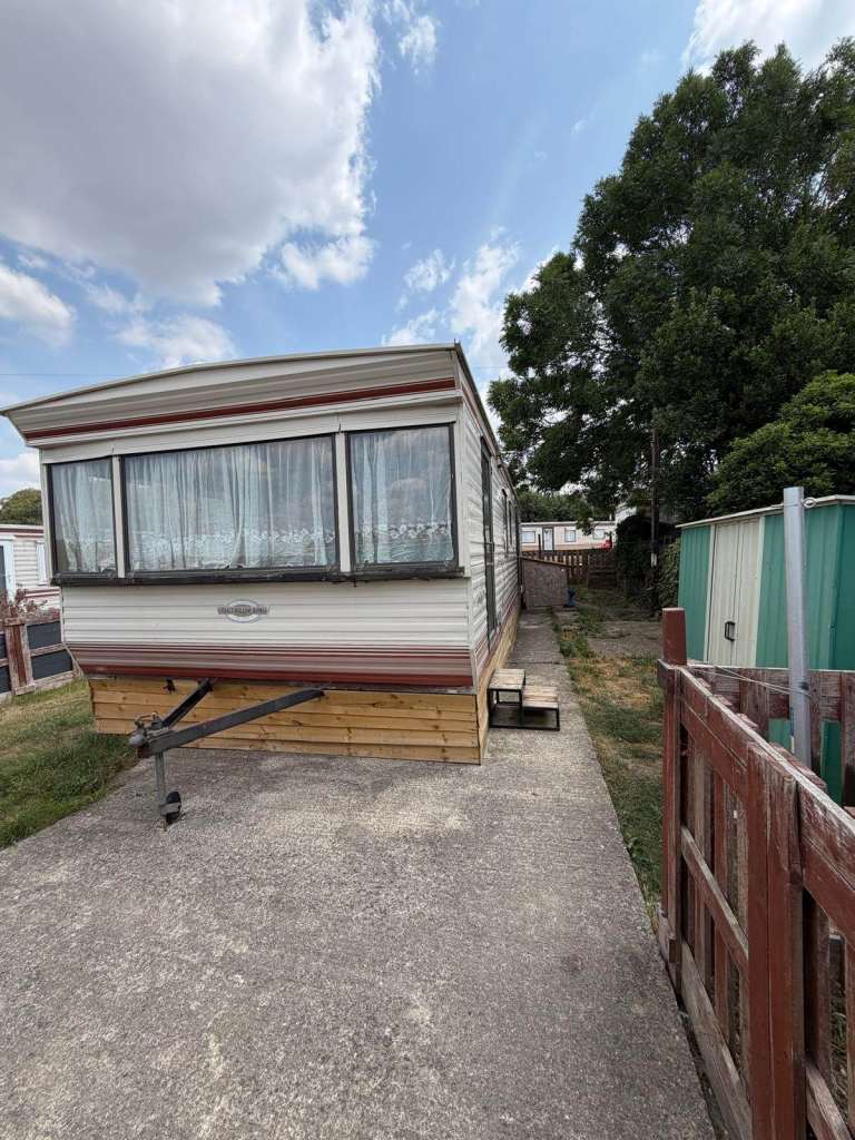 2 bedroom Mobile Home to Rent near Salisbury. (Inc. Garden, Car Park) 