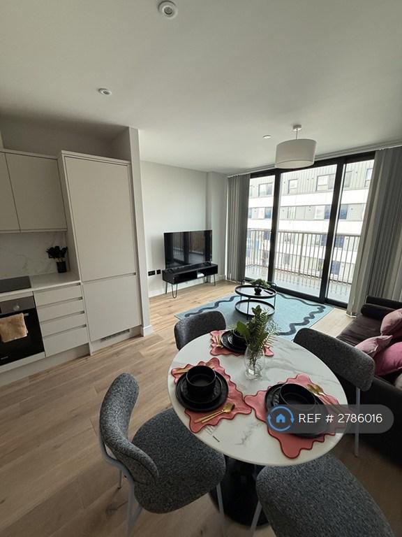 1 bedroom flat in Amity Grove, London, SW20 (1 bed) (#2786016)