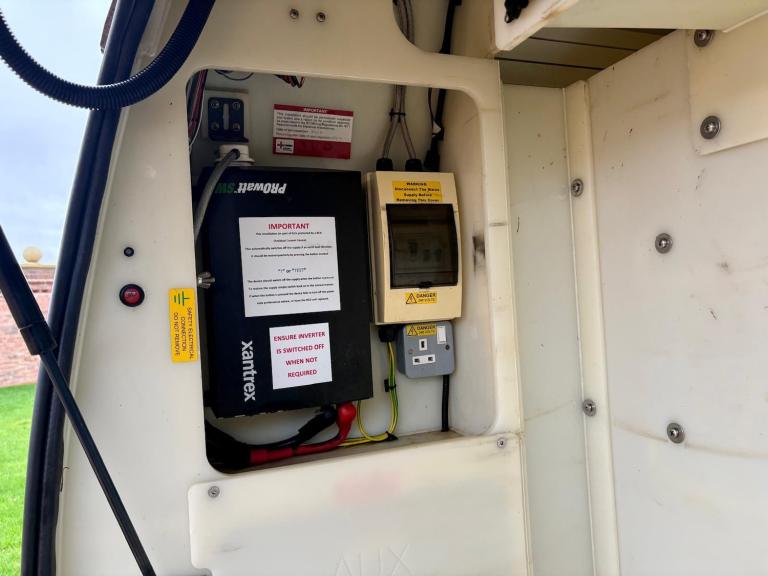 2018 Toyota Hilux Active Extra Cab Pick Up 2.4 D-4D 4x4 ***Workshop / Utility Truck*** PICK UP Di...