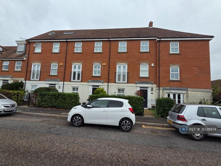 3 bedroom house in Malmesbury Park Road, Bournemouth, BH8 (3 bed) (#3038974)