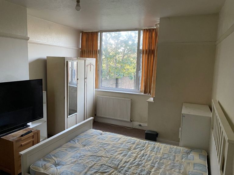 Room to rent in fishponds 