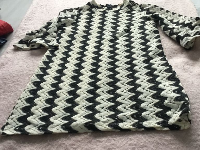 Ladies black and cream tunic top 