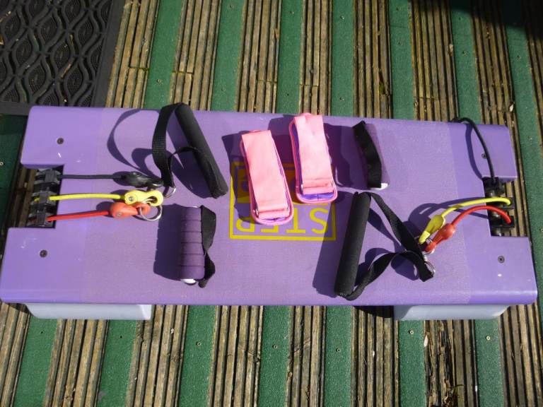 EXERCISE STEP WITH RESISTANCE BANDS