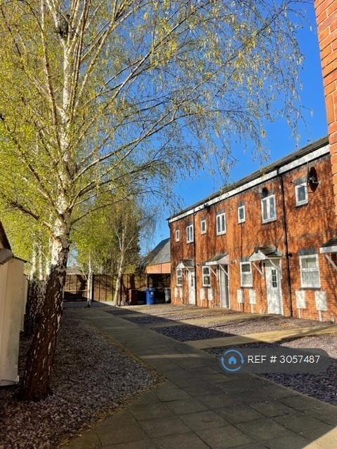4 bedroom house in Park Mews, Burton-On-Trent, DE14 (4 bed) (#3057487)