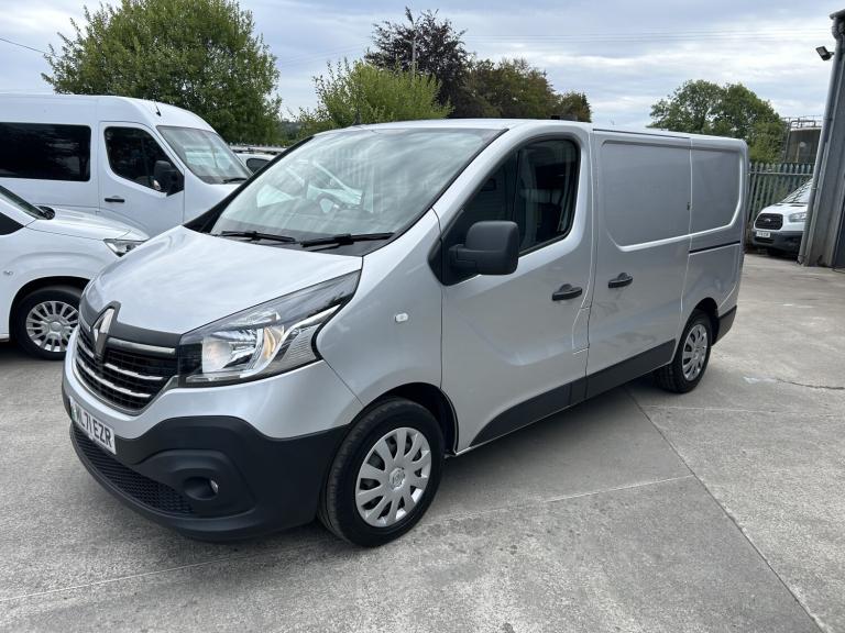 RENAULT TRAFIC 2.0 SL28 SWB ENERGY dCi 120 Business+ AIR CON RACKING Silver Manu