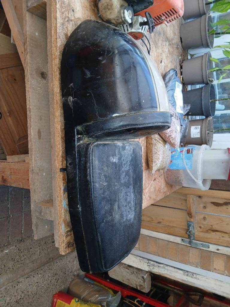 Motorcycle cafe racer seat