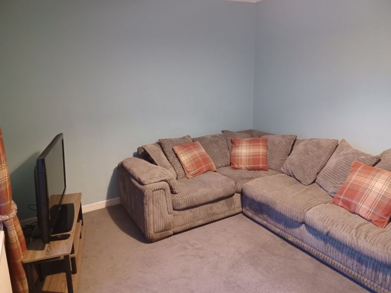 Attractive, furnished 2 bed flat available 18 June 2026