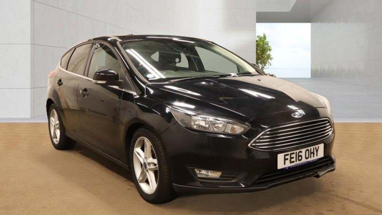 2016 Ford Focus 1.0T EcoBoost Zetec Euro 6 (s/s) 5dr HATCHBACK Petrol Manual