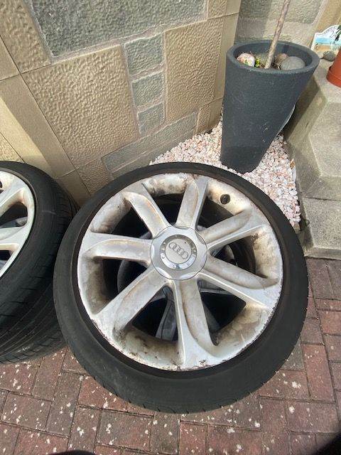 4 Genuine 18 inch Audi Alloy wheels 