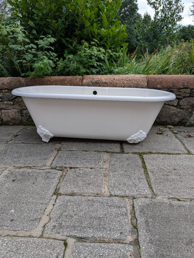 Free Roll Top bath 