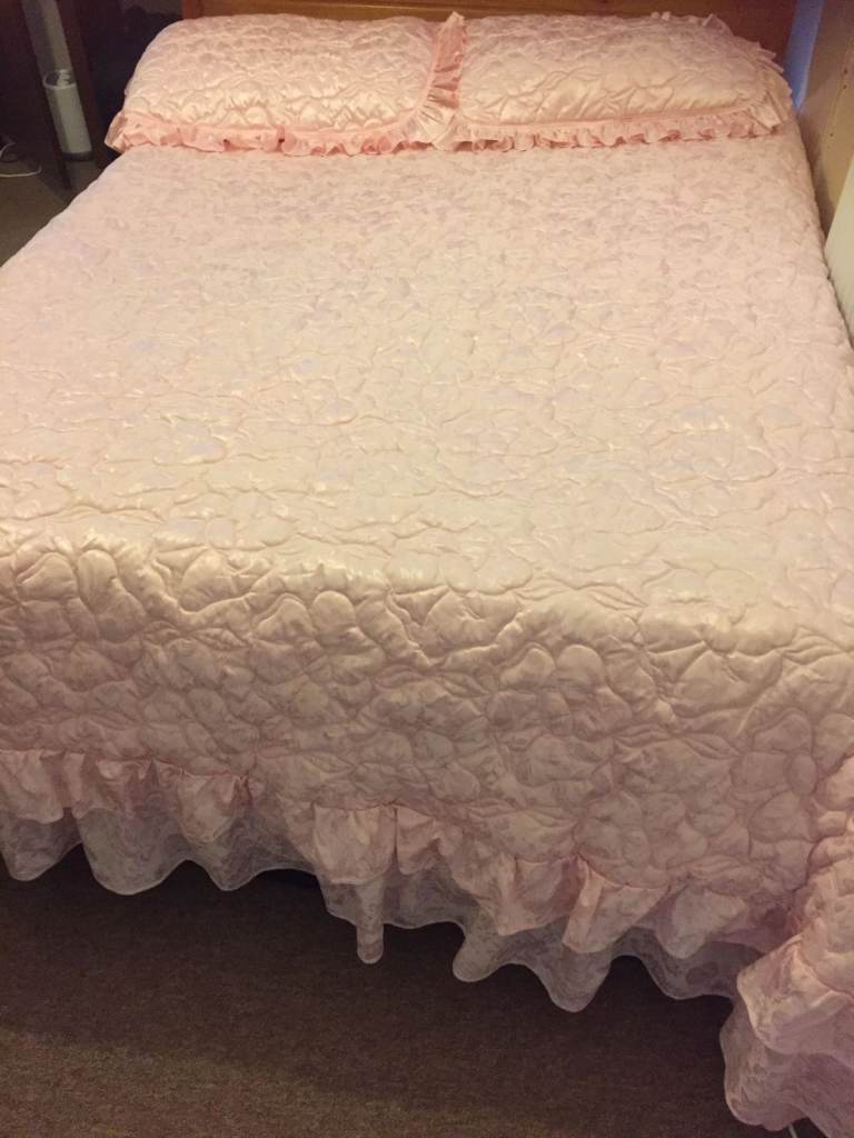 lovely pink bed cover/bed spread for sale