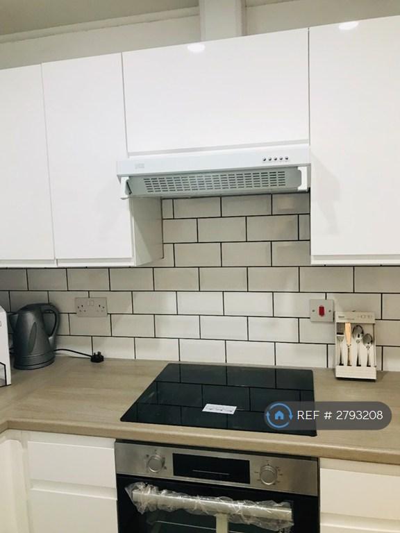 1 bedroom flat in Bolton Drive, Glasgow, G42 (1 bed) (#2793208)