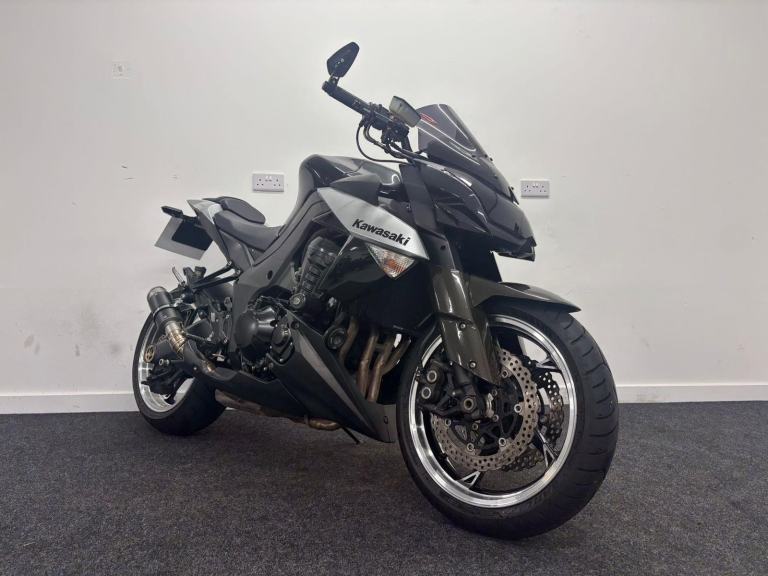KAWASAKI Z1000 ** 12 MONTHS MOT - AFTER MARKET EXHAUSTS **