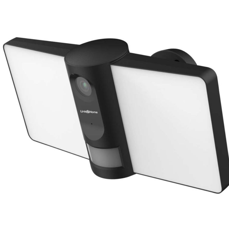 SMART OUTDOOR FLOODLIGHT CAMERA