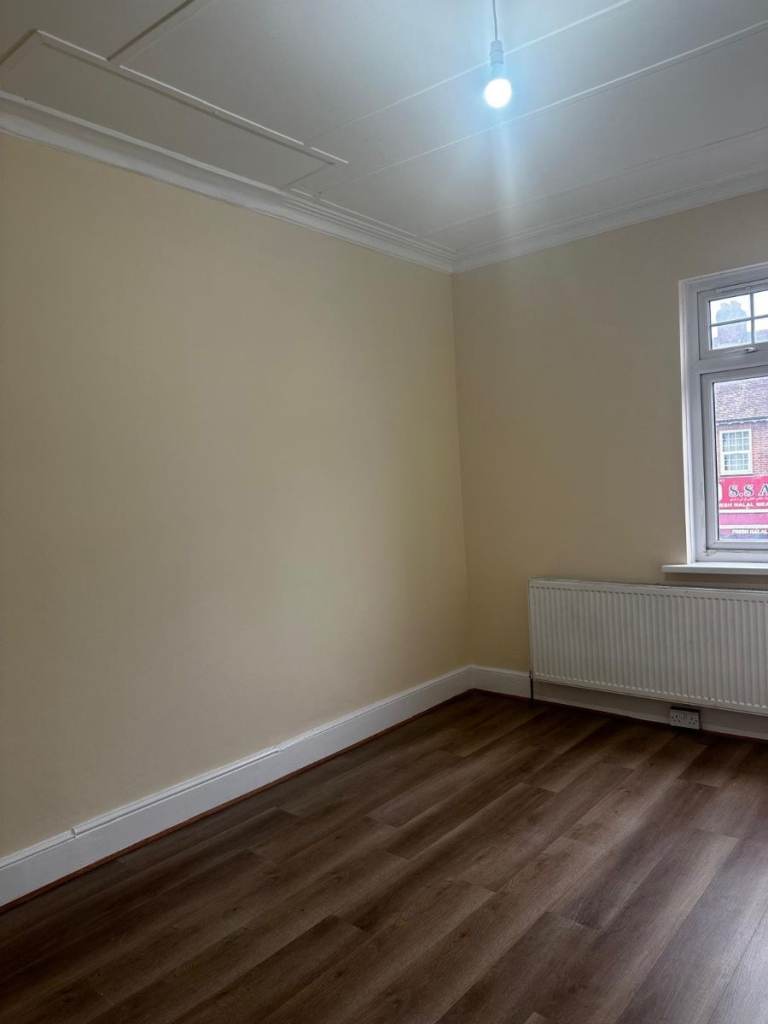 3 bedroom flat in Northolt Road, HA2
