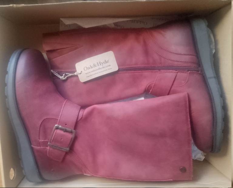 As  you can see they are Calf Height Zip up Boots - Never Been Worn - Size - UK 4 (37)