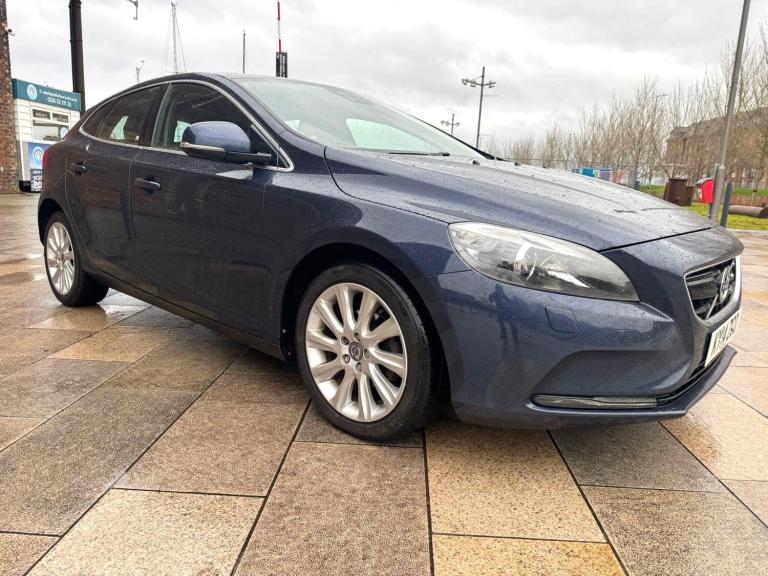 2014 Volvo V40 D2 SE Lux Nav 5dr HATCHBACK DIESEL Manual