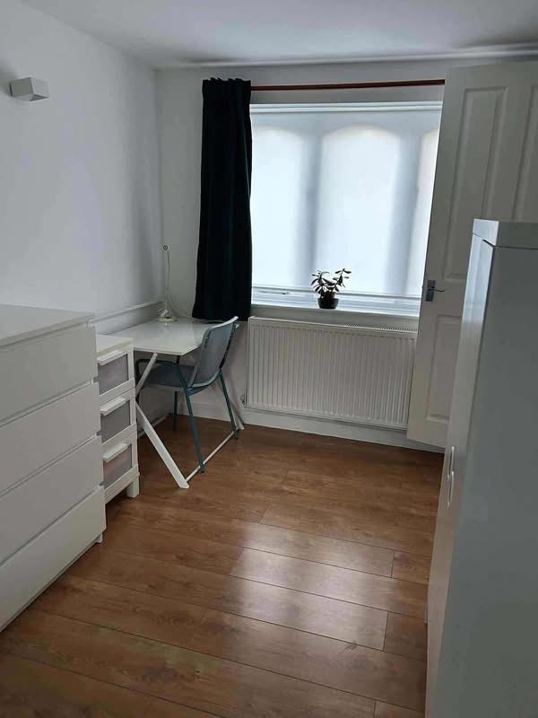 Short term Double room no carpets near Science and Business Park