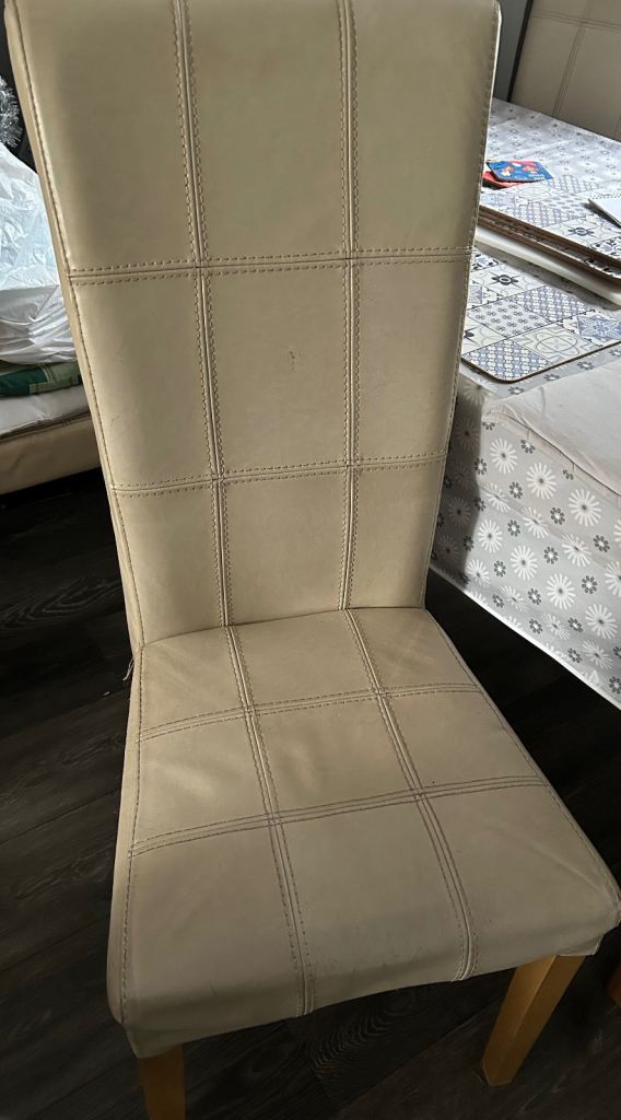 Large Extendable table with 6 Chairs