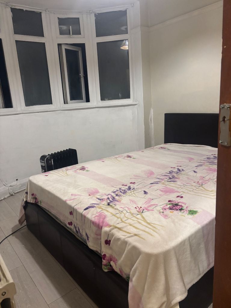Double room to let 