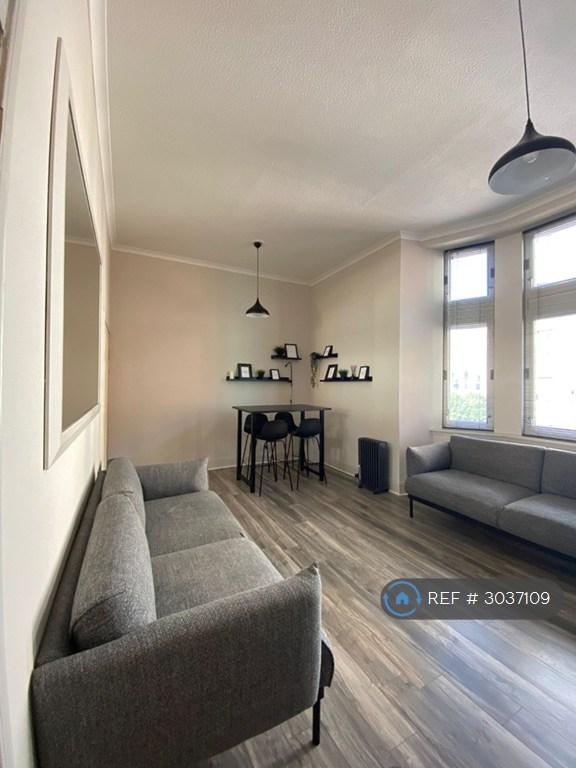 2 bedroom flat in Ingram Street, Glasgow, G1 (2 bed) (#3037109)