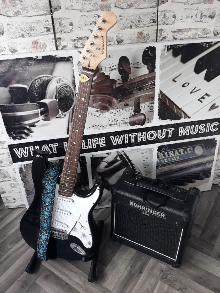 ELECTRIC FULL SIZE GUITAR SET UP