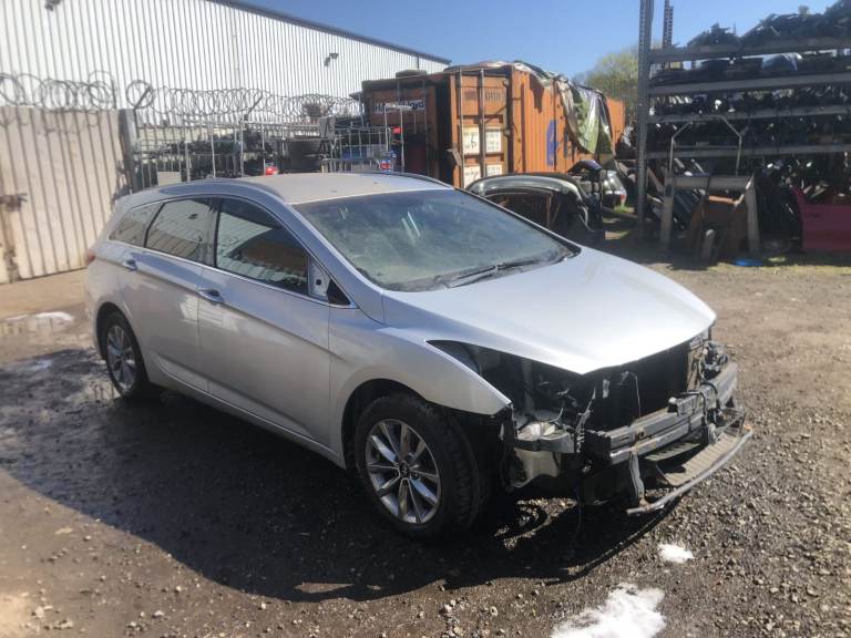 HYUNDAI I40 1.7 DIESEL BREAKING / REPAIRS / SPAIRS 