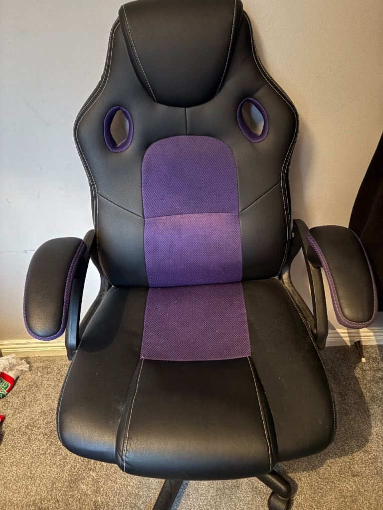 Gaming chair 