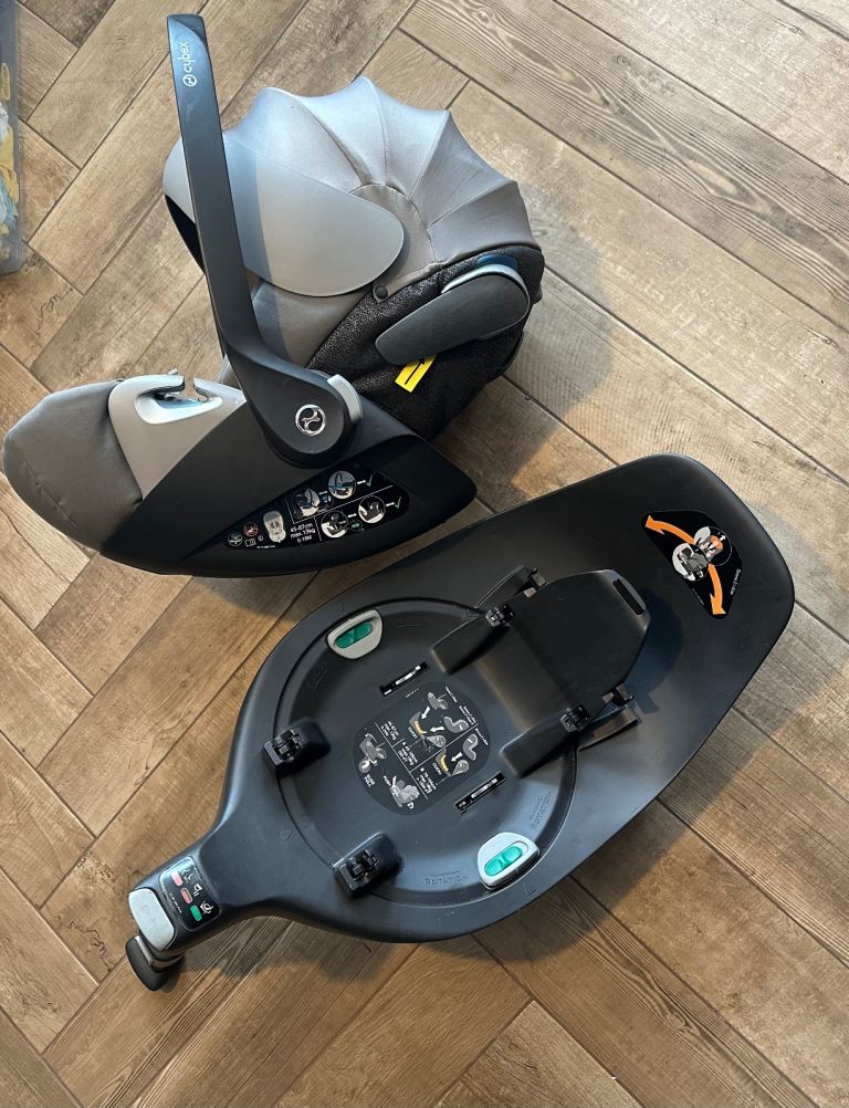 Cybex Cloud Z i-Size Baby Car Seat & Cybex Base Z Roatating Isofix Base
