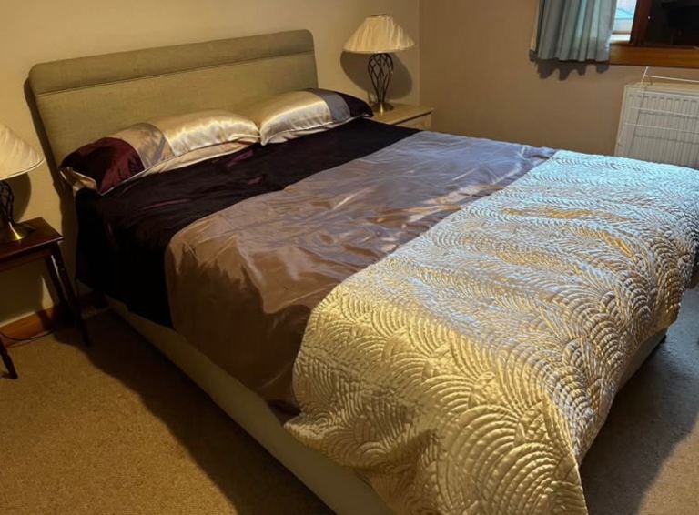 Double divan bed with drawers