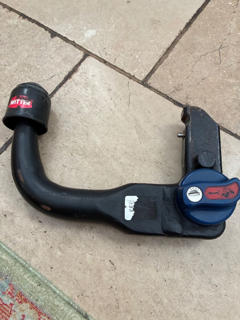 Witter Detachable Swan Neck Towbar