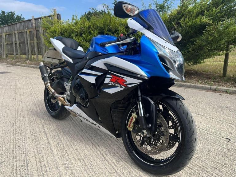 2014 14 SUZUKI GSXR 1000 L4 BLUE  WHITE SPORTS R1 GSXR1000 - 17k MILES CBR