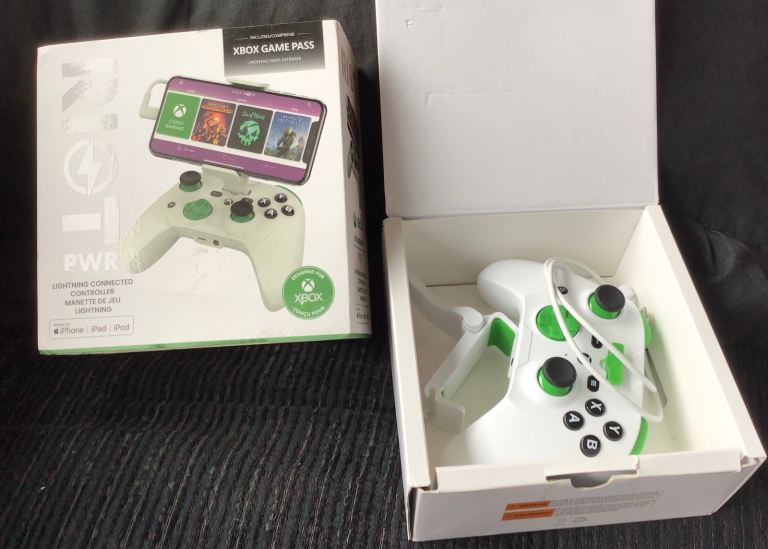 NEW gaming controller Riot PWR lightning connected Xbox iPhone Cloud. BARGAIN !!