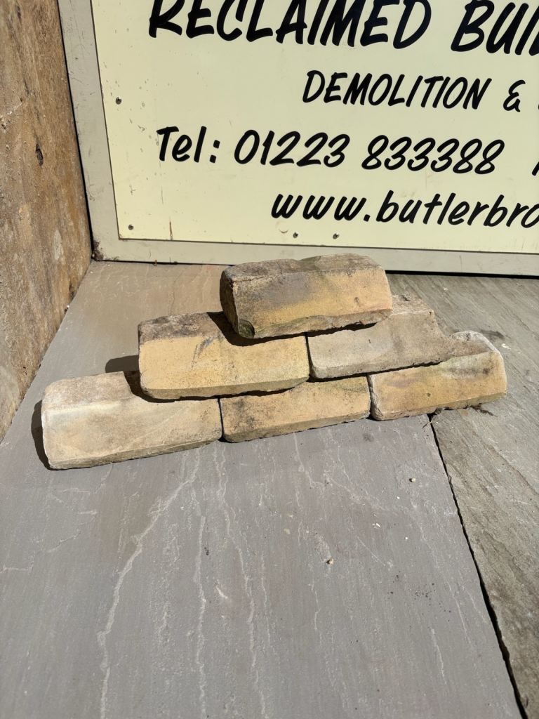 RECLAIMED Buff plinth stretcher bricks