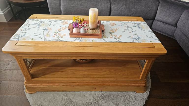 Solid Wood Coffee Table from oak furniture land– Good Condition