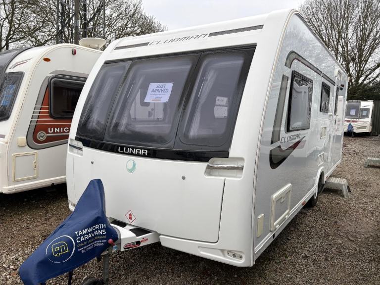 LUNAR CLUBMAN ES - 4 BERTH CARAVAN WITH END WASHROOM + MOTORMOVER