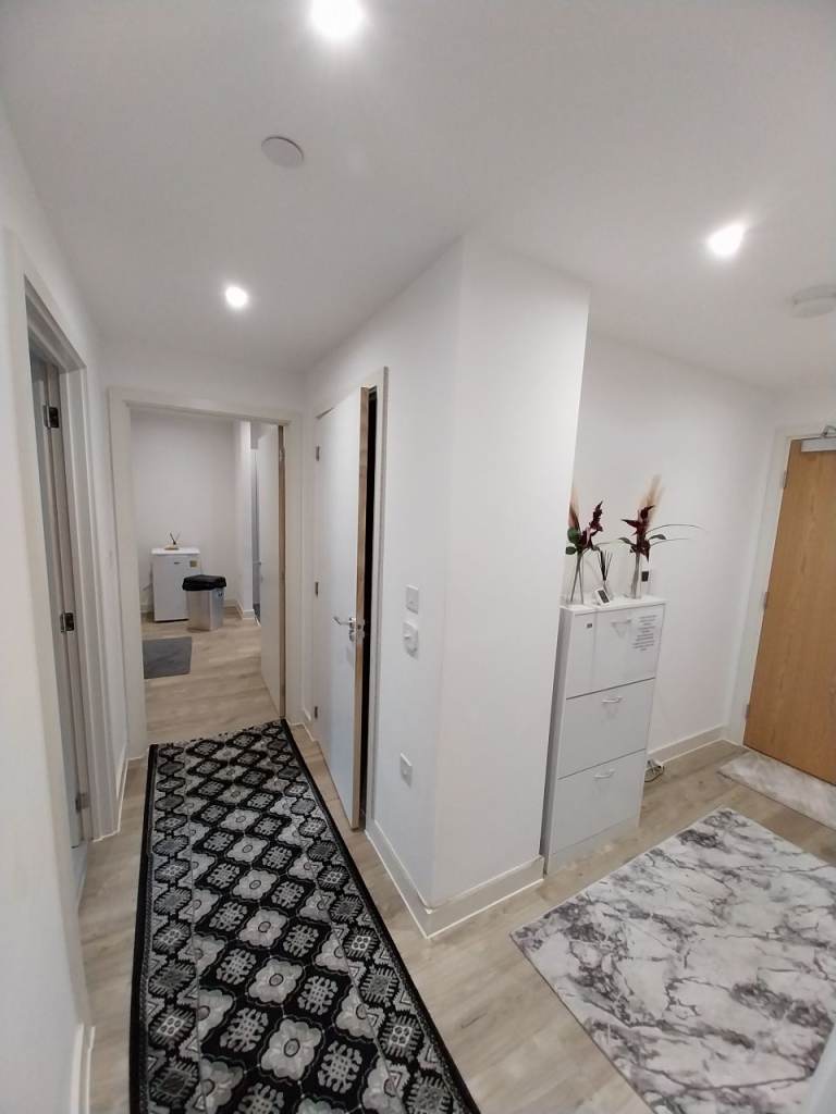 LARGE ROOM AVAILABLE FOR RENT IN HIGH STREET HOUNSLOW TW3 