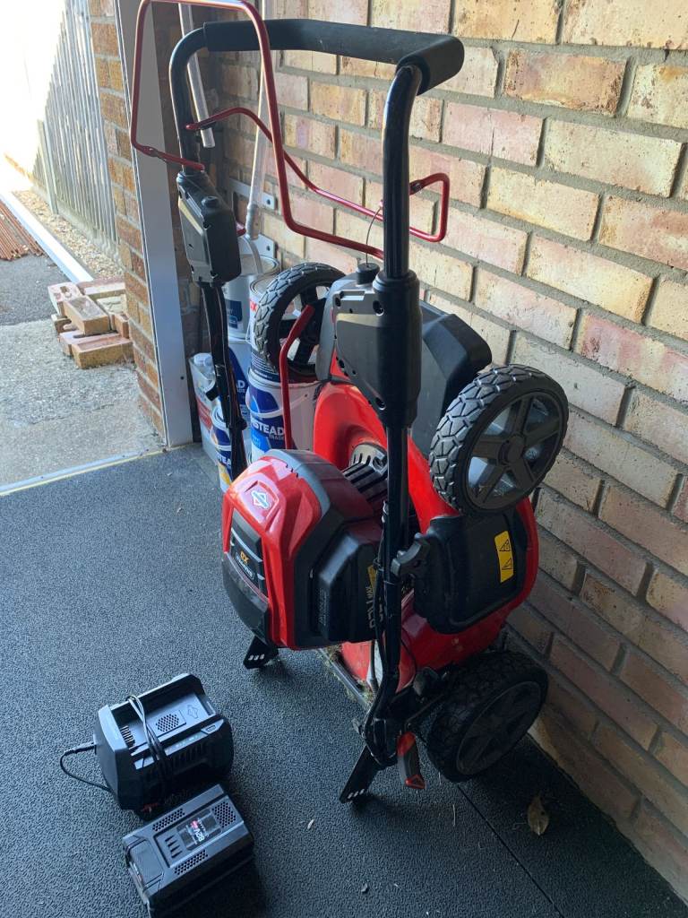 Lawnmower Briggs & Stratton battery Snapper XD 19 Inch