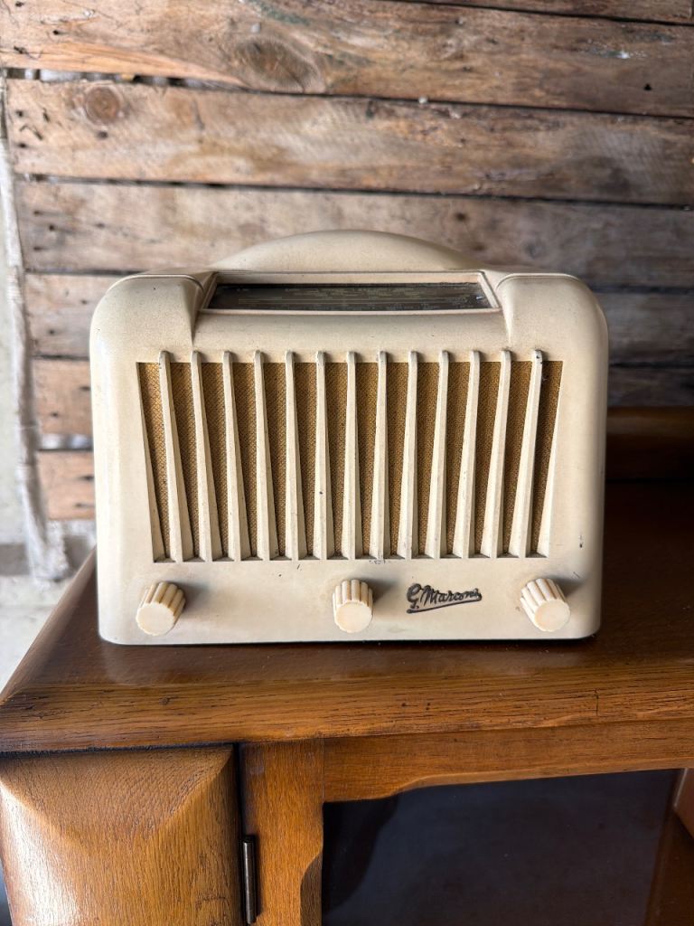 Vintage E. Marconi Bakelite Radio – 1940s/50s Cream Retro