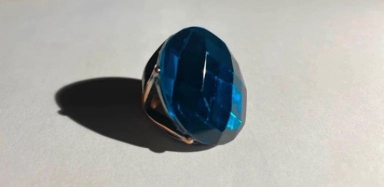 Fashion Cocktail Ring – Blue Faceted Gemstone 