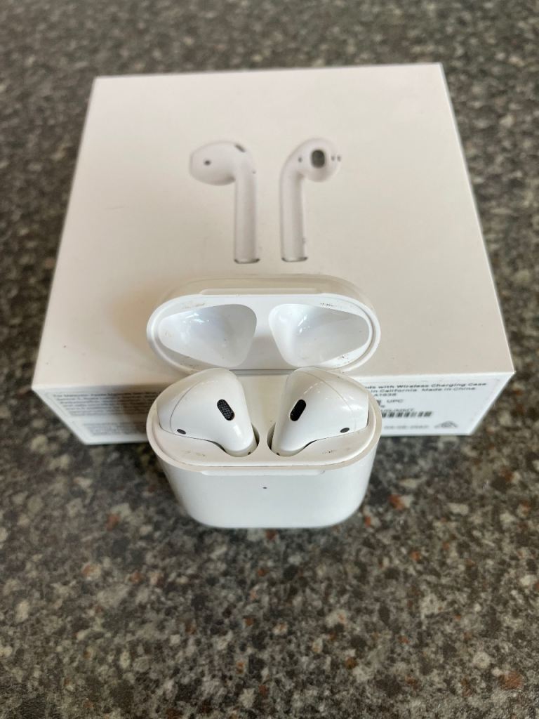 Apple AirPods 2nd generation with wireless charging case