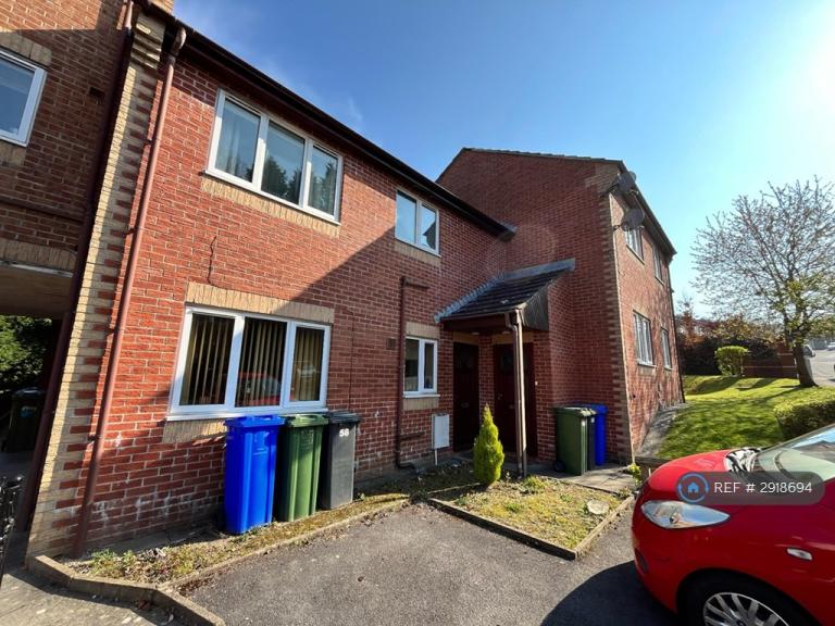 1 bedroom flat in Berkeley Crescent, Hyde, SK14 (1 bed) (#2918694)