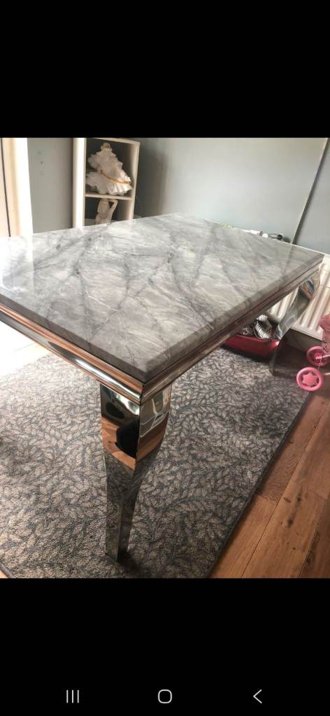 Mable dinning table