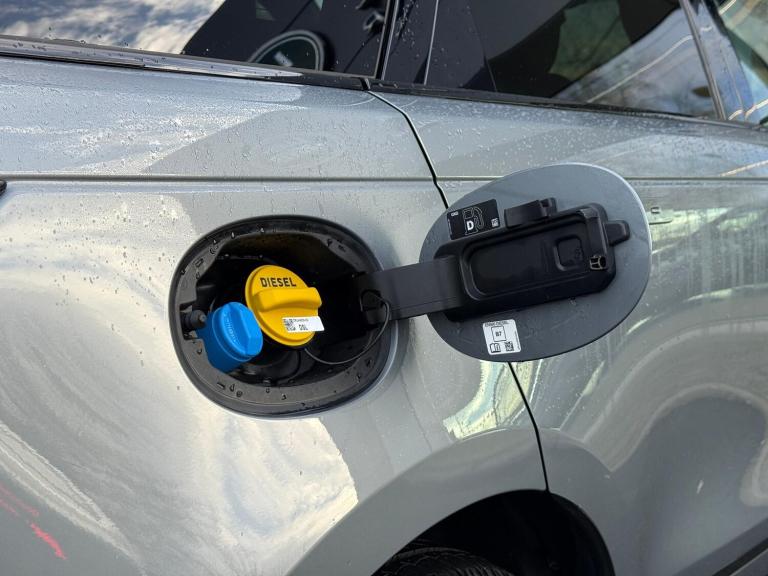 2025 Land Rover Range Rover Velar 2.0 D200 MHEV Dynamic SE SUV 5dr Diesel Auto 4WD Euro 6 (s/s) (...