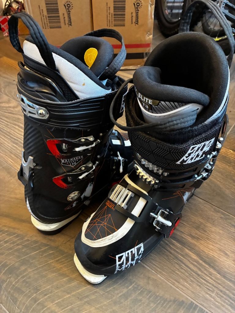 Atomic Waymaker Carbon 130 Ski Boots