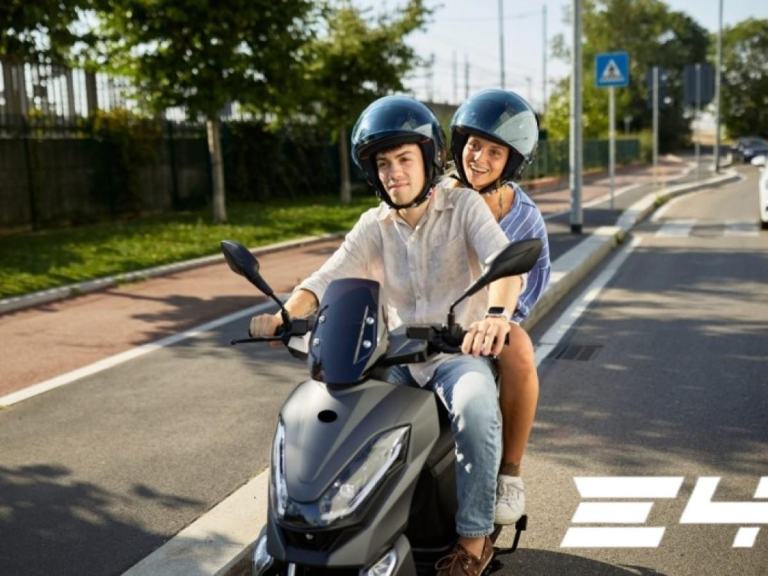 MGB E4 3000W 70kmh Long Range Road Legal Electric Scooter