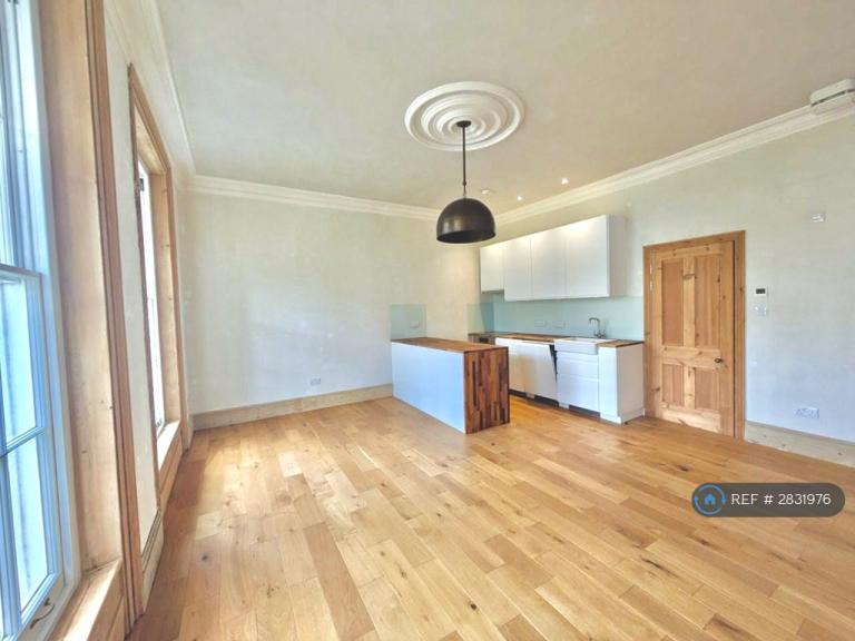1 bedroom flat in Wellington Square, Hastings, TN34 (1 bed) (#2831976)